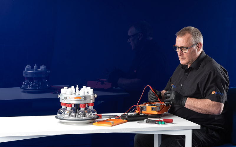 Parallel Reaction Stations Servicing